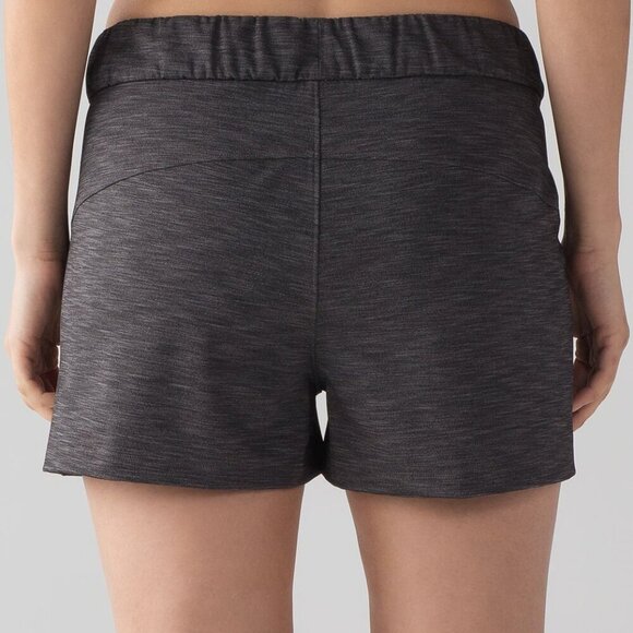 Lululemon On The Fly Short (3") Heathered Black Luxtreme- Size 6 - Picture 11 of 12